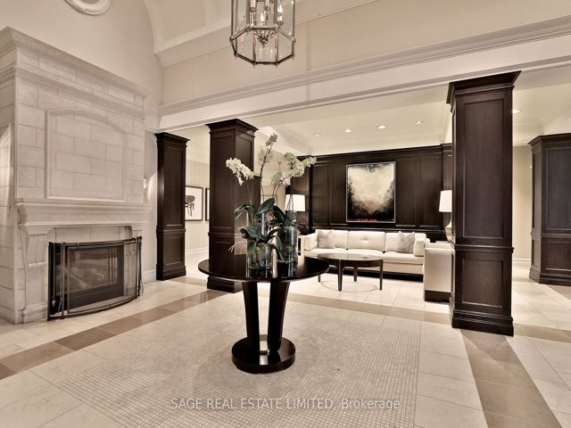 906 - 20 Scrivener Sq