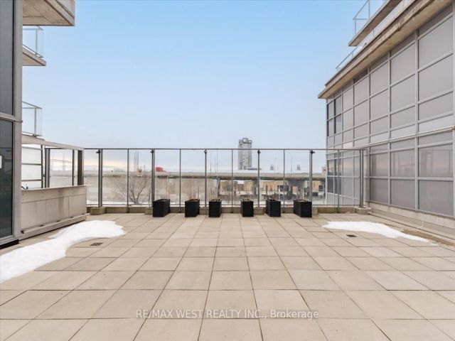 2302 - 59 East Liberty St