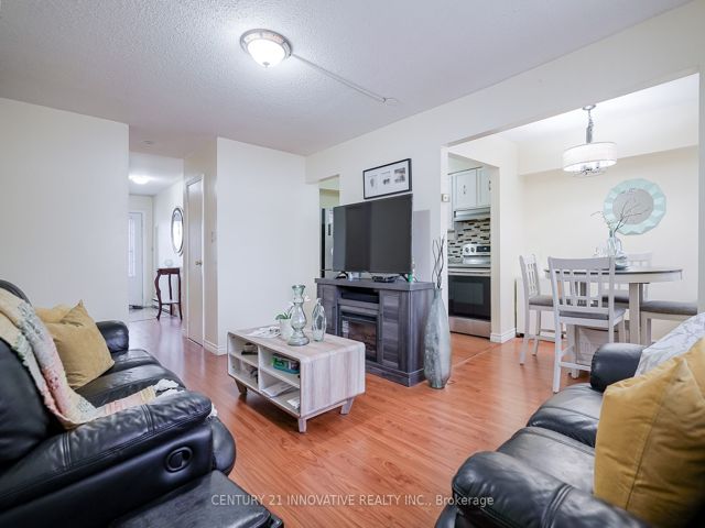 143 - 42 Elsa Vine Way