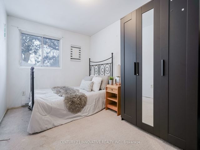 143 - 42 Elsa Vine Way
