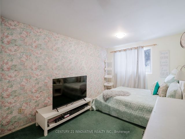 143 - 42 Elsa Vine Way