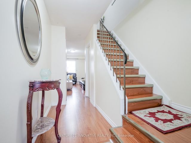 143 - 42 Elsa Vine Way