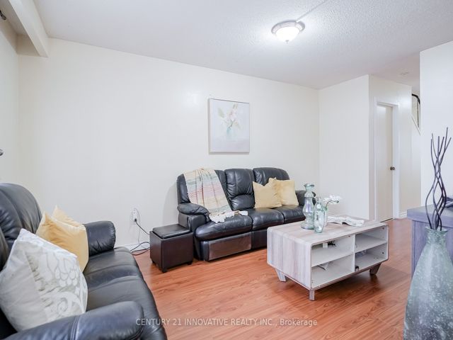 143 - 42 Elsa Vine Way