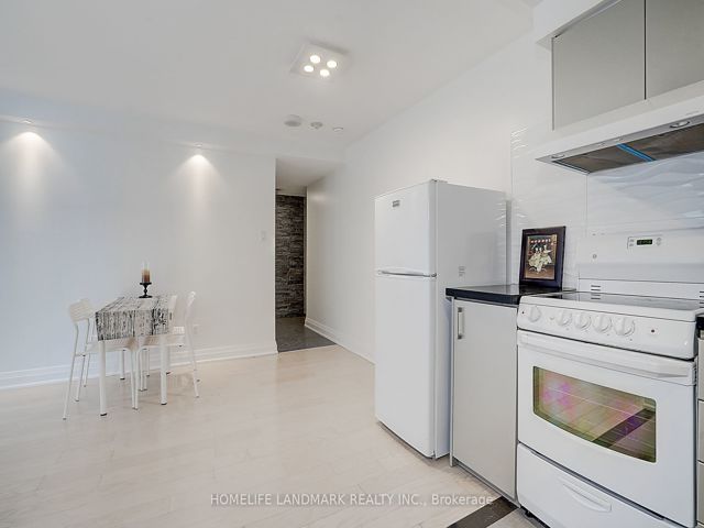 701 - 55 Centre Ave
