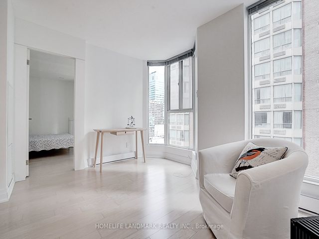701 - 55 Centre Ave