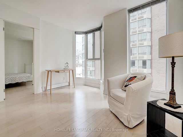 701 - 55 Centre Ave