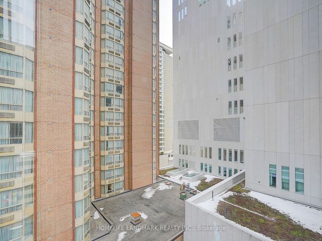 701 - 55 Centre Ave
