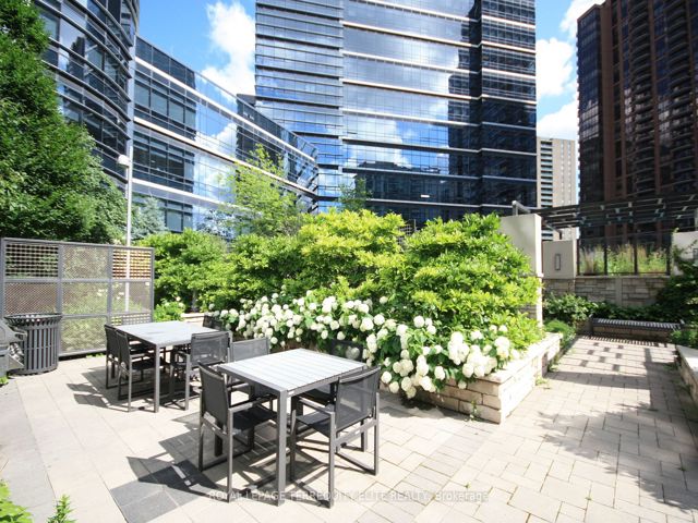 307 - 2 Anndale Dr