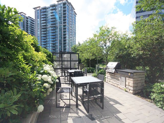 307 - 2 Anndale Dr