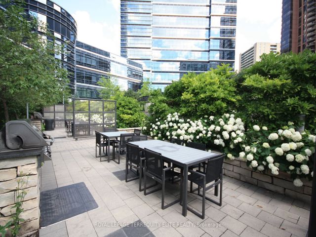 307 - 2 Anndale Dr