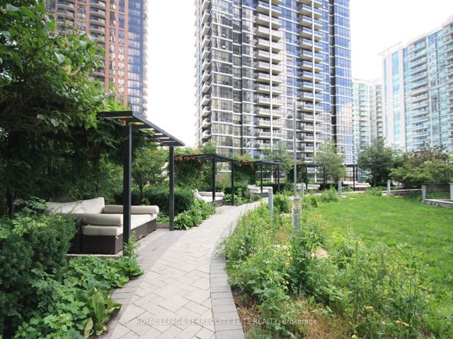 307 - 2 Anndale Dr