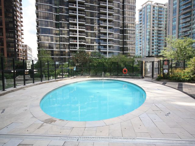 307 - 2 Anndale Dr