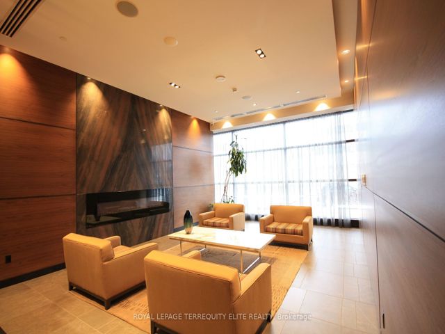 307 - 2 Anndale Dr