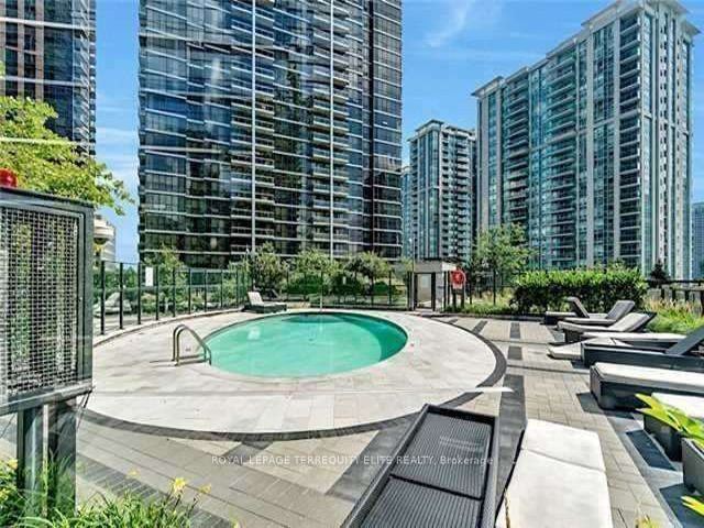 307 - 2 Anndale Dr