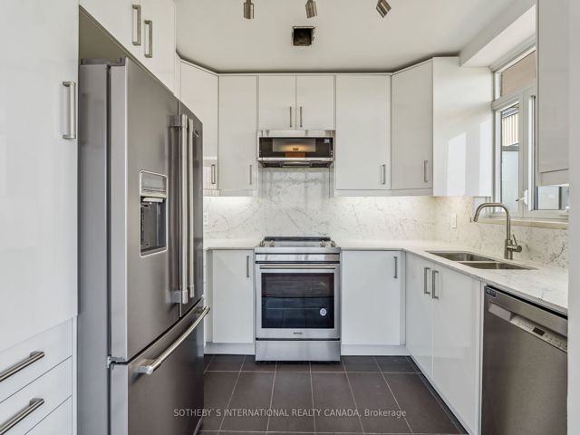 1005 - 581 Avenue Rd