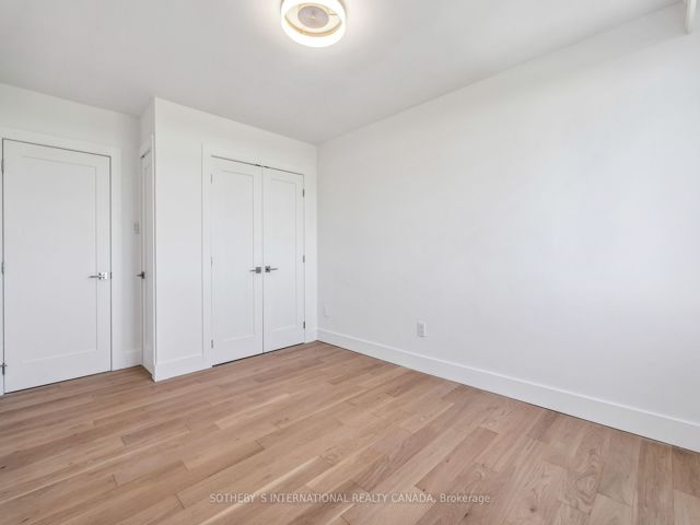 1005 - 581 Avenue Rd