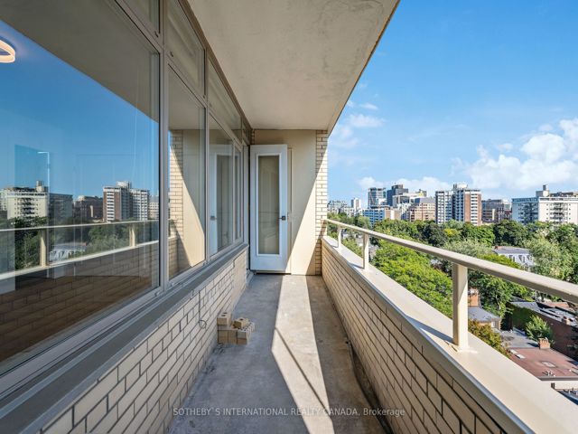 1005 - 581 Avenue Rd