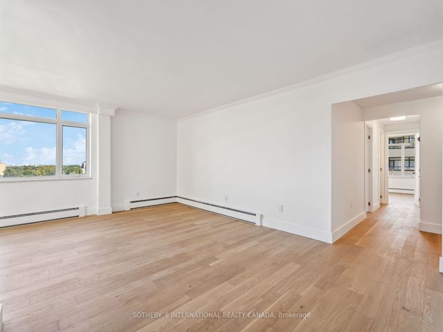 1005 - 581 Avenue Rd