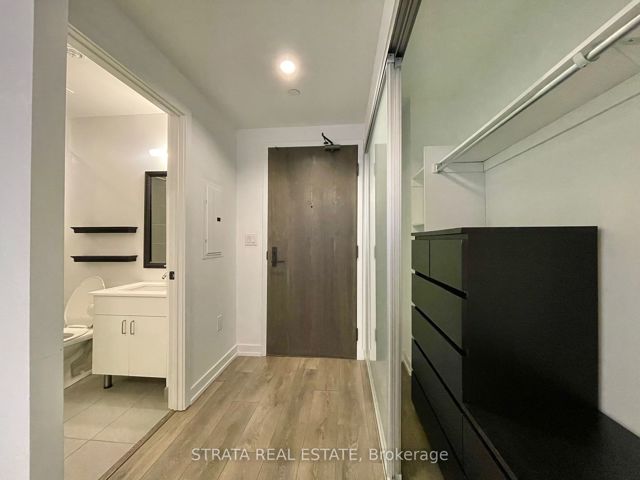 2507 - 426 University Ave