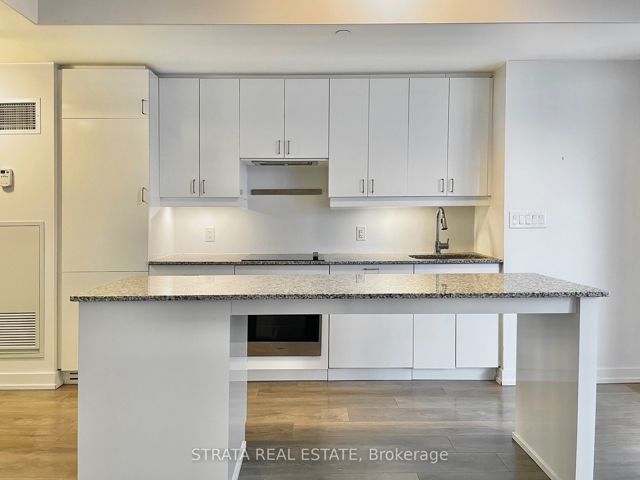2507 - 426 University Ave