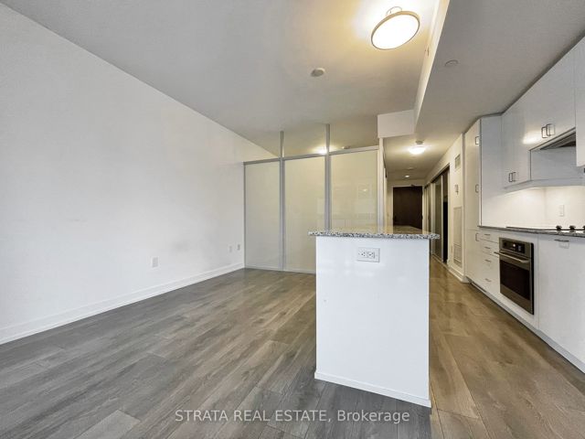 2507 - 426 University Ave