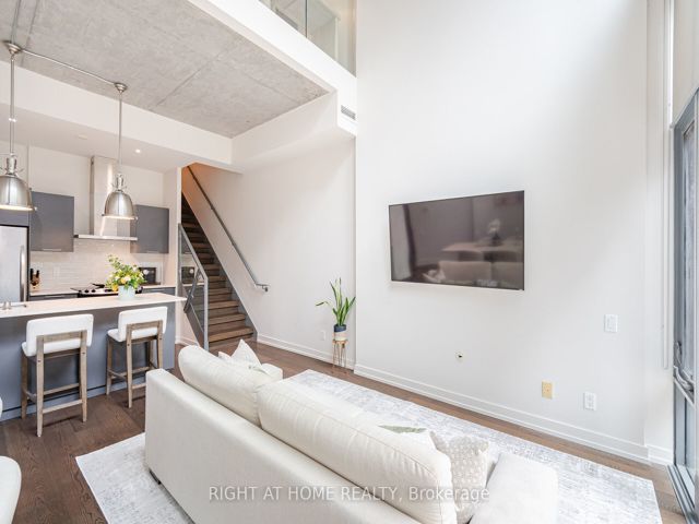 106 - 650 King St W