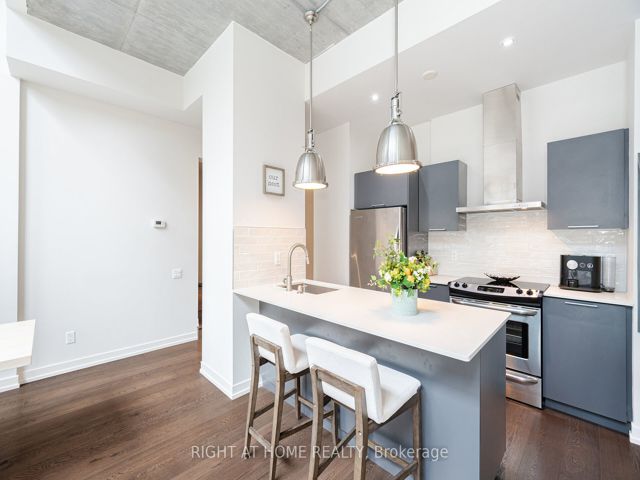 106 - 650 King St W