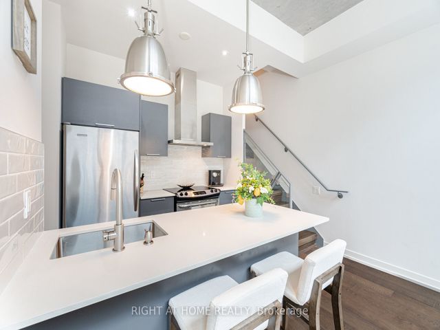 106 - 650 King St W