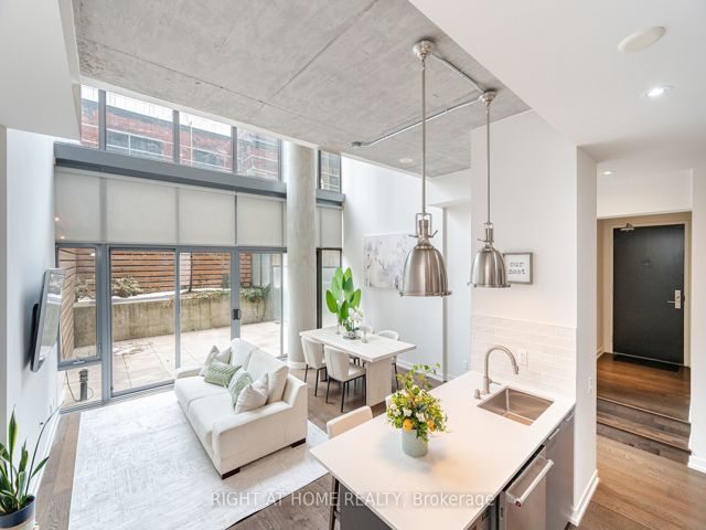 106 - 650 King St W