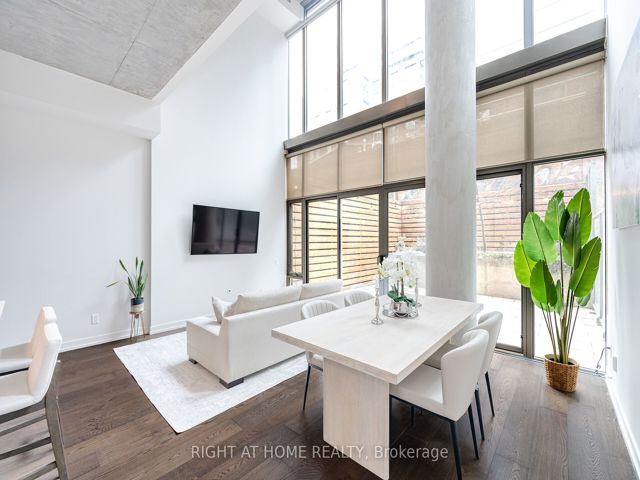 106 - 650 King St W