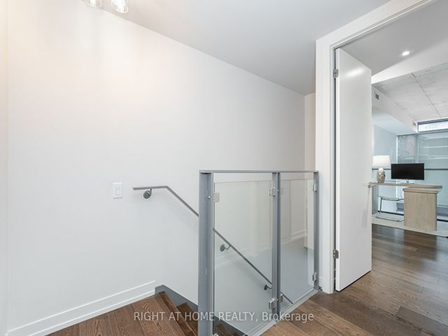 106 - 650 King St W