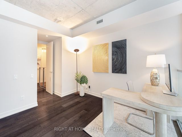 106 - 650 King St W