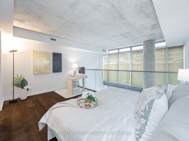 106 - 650 King St W