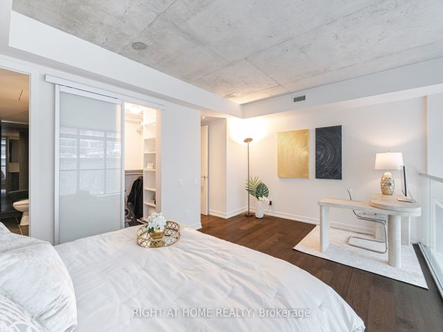 106 - 650 King St W