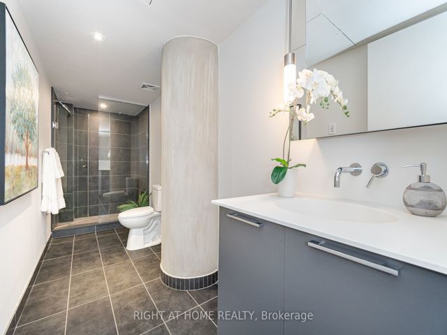106 - 650 King St W