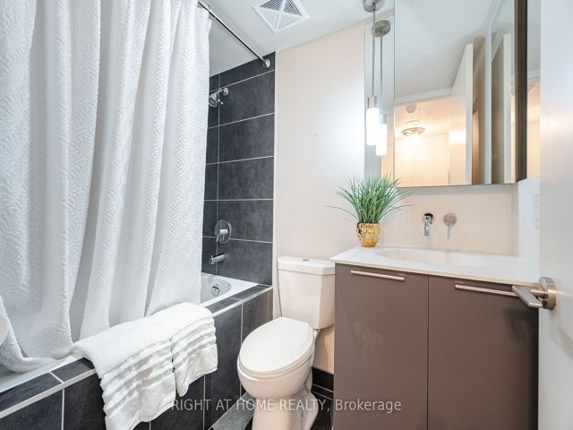 106 - 650 King St W