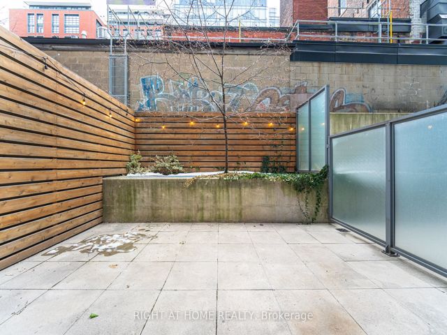 106 - 650 King St W