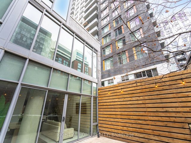 106 - 650 King St W