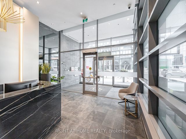 106 - 650 King St W