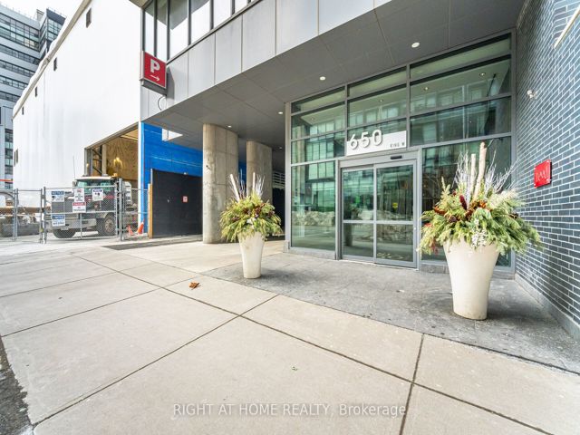 106 - 650 King St W