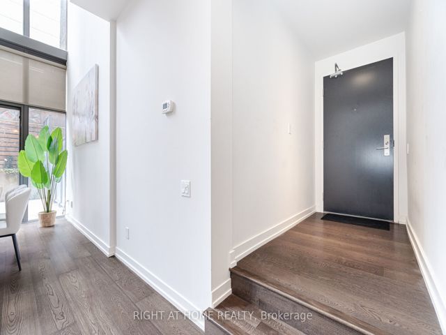 106 - 650 King St W