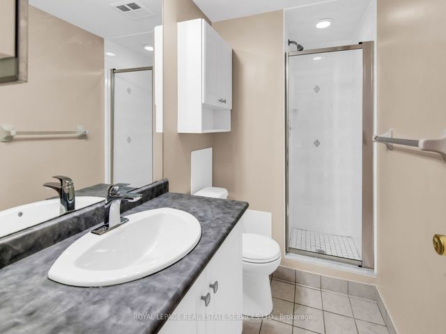 605 - 43 Eglinton Ave E