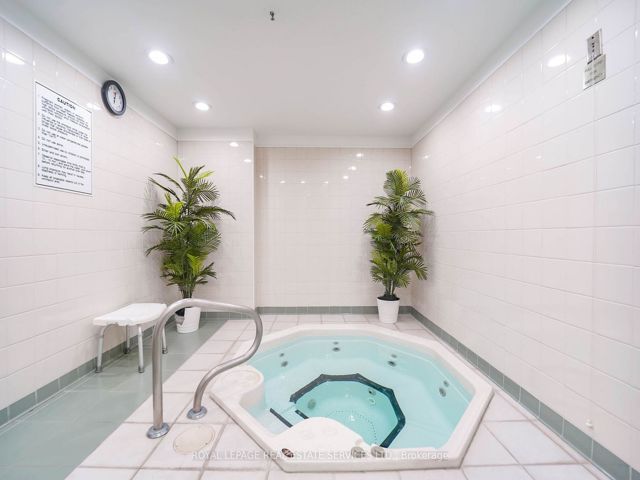 605 - 43 Eglinton Ave E