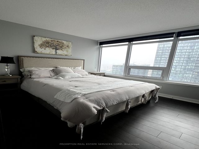 2710 - 17 Bathurst St
