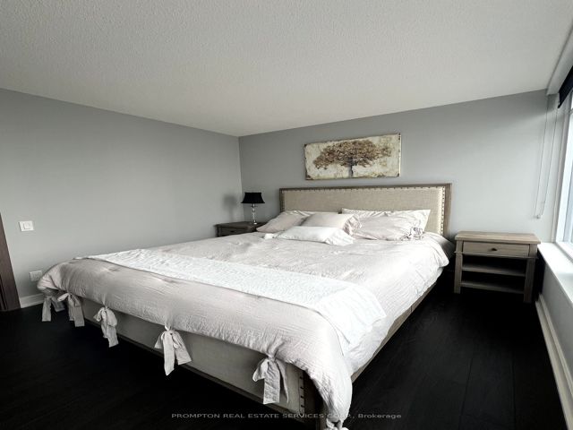 2710 - 17 Bathurst St