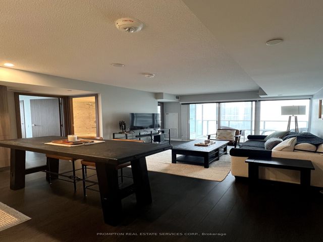 2710 - 17 Bathurst St