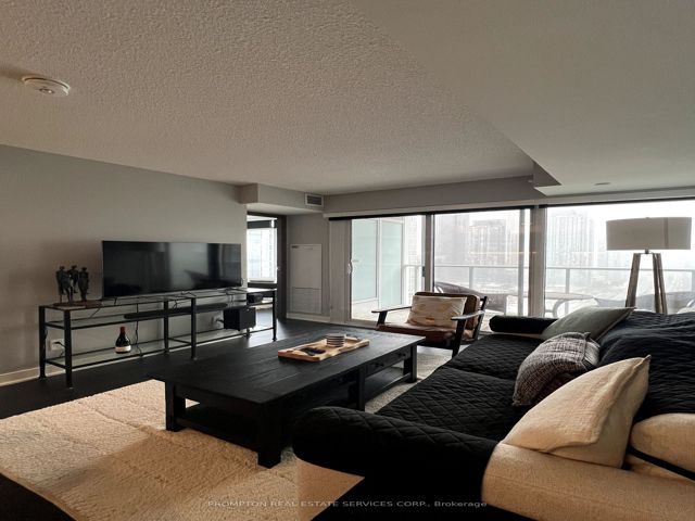 2710 - 17 Bathurst St