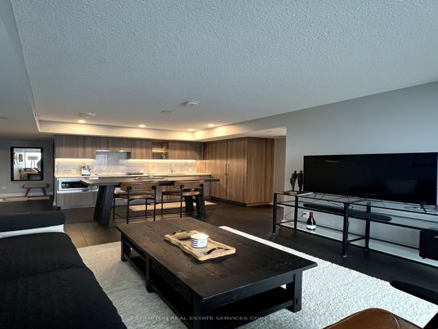 2710 - 17 Bathurst St