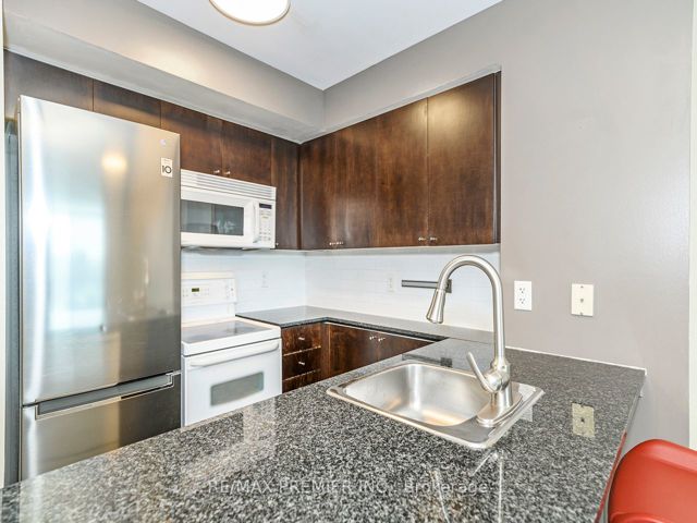 1006 - 50 Lynn Williams St