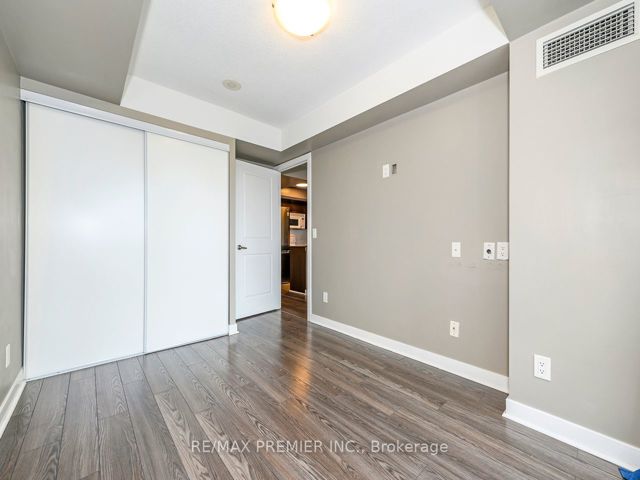 1006 - 50 Lynn Williams St